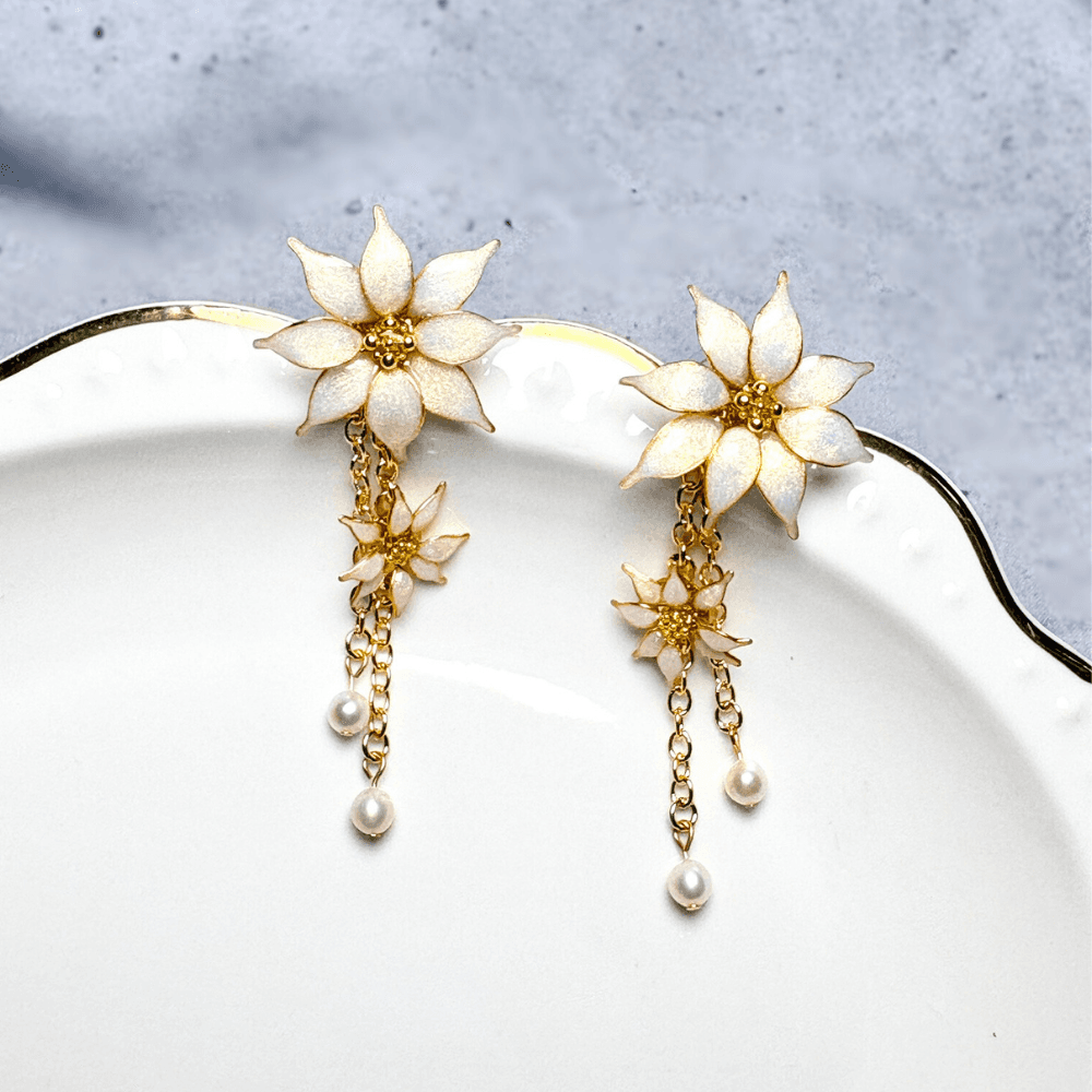 【ポインセチア】2wayイヤリング／アイボリー／クリスマス／ニッケルフリー／金属アレルギー対応／冬の新作／受注生産 | 8枚目